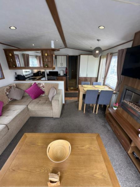 8 berth Waterside Ingoldmells Skegness R22 SANTANAVAN 6
